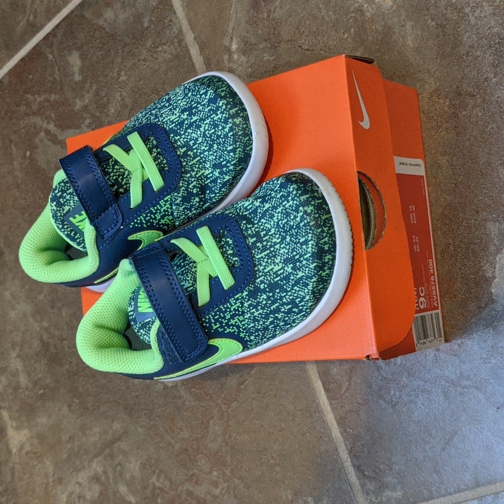 Toddler boys 9c Nike shoes